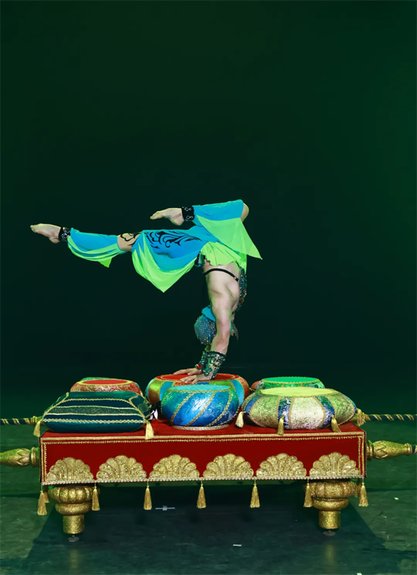 03.金牌杂技闹新春(来源:新京报).png 03.金牌杂技闹新春(来源:新京报).png